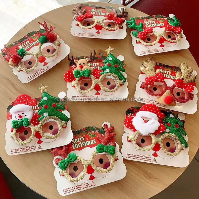Gafas de Papá Noel y árbol navideño · referencia de imagen 1